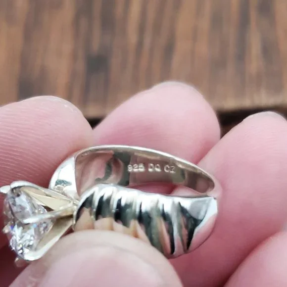 Size 6 925 Sterling Silver Clear Cubic Zirconia Unique Quality Ring - Picture 6 of 9